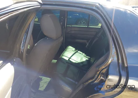 2011 Ford Crown Victoria Police Interceptor z USA, uszkodzony, nr VIN 2FABP7BV3BX120567